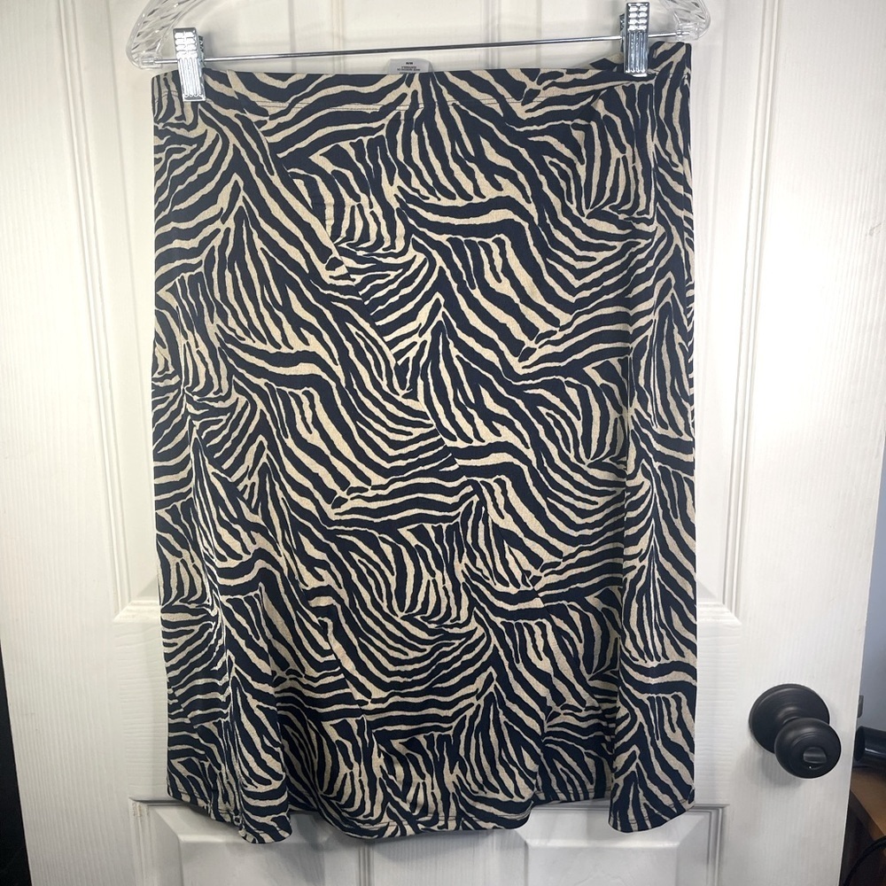 Jaclyn Smith‎ animal Pattern Mini shirt.